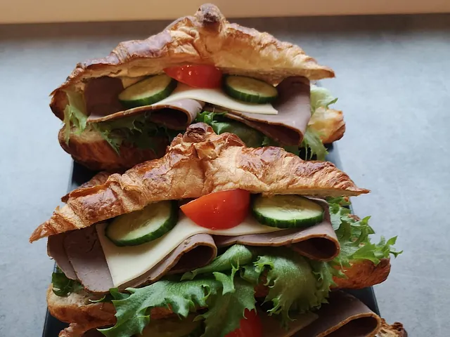 kataja kahvila täytetyt croissantit